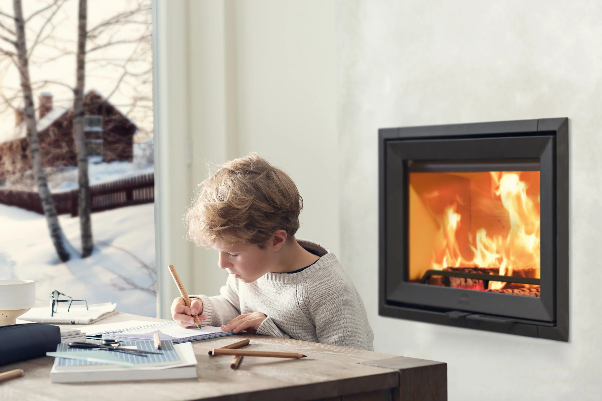 Jøtul I 520 F ingebouwd in een woonkamer